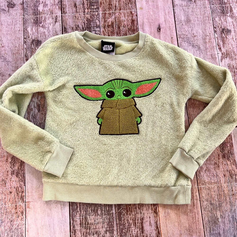 Star‎ Wars Lucas Films Grogu baby Yoda fuzzy top size M 7-8